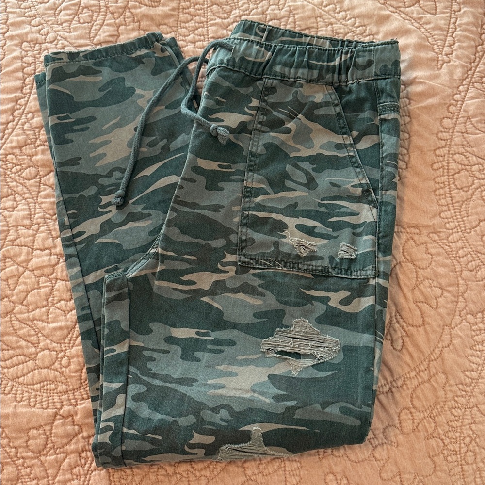 Versona Camouflage Pants with Drawstring